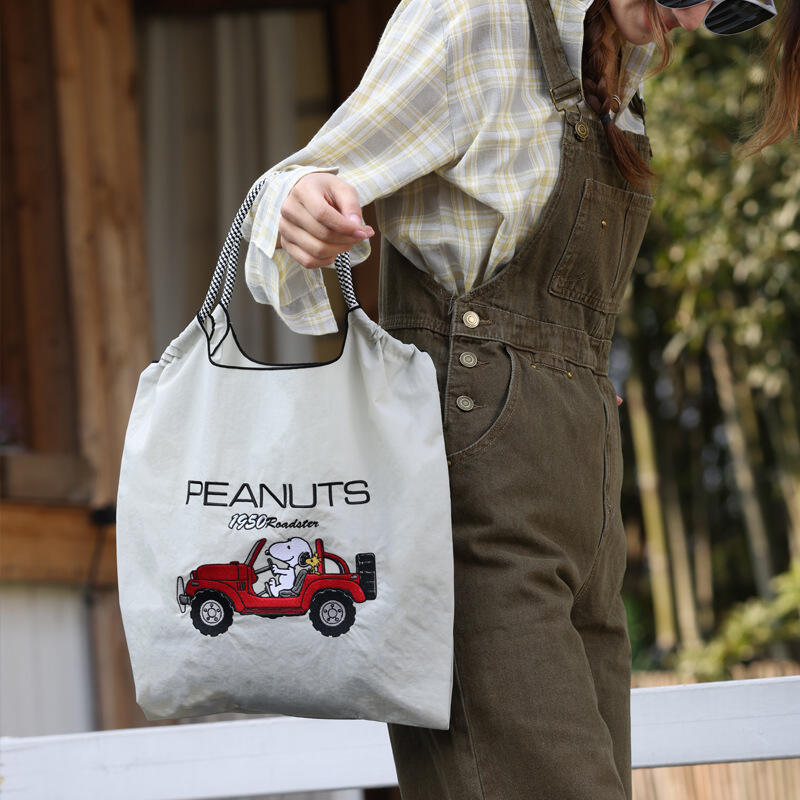 Snoopy Co-Branded Geborduurde  - Women Bags Wholesale recensie en prijs